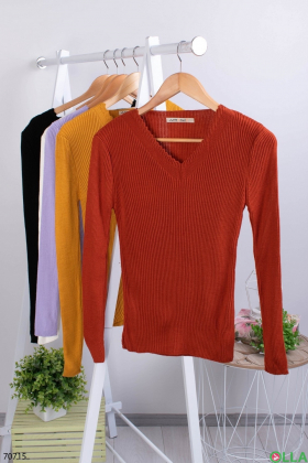 Женский красный трикотажный свитер