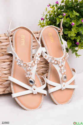 Sandals with stones