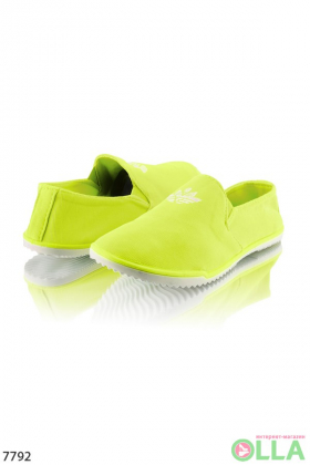 Sneakers bright without lacing