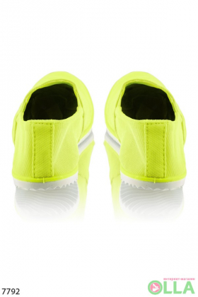 Sneakers bright without lacing
