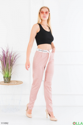 Женские светло-розовые брюки с ремнем