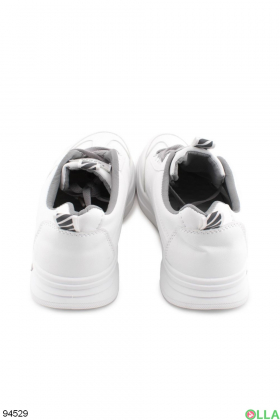 Чоловічі білі кросівки на шнурівці