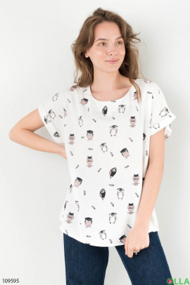 Женская светло-бежевая футболка в принт 