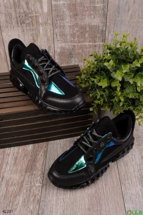 Чорні кросівки з синіми вставками