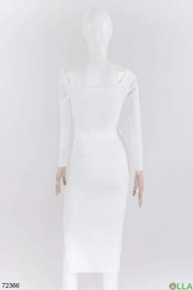 Жіноча біла трикотажна сукня