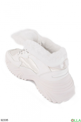 Женские зимние белые кроссовки из эко-кожи
