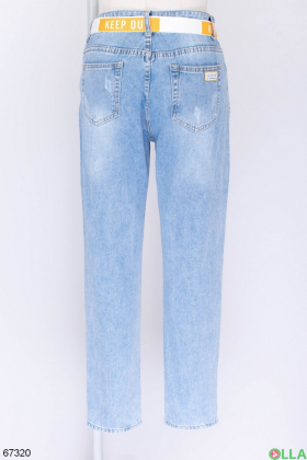 Жіночі блакитні джинси в класичному стилі
