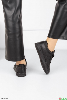 Женские черные кроссовки из эко-кожи