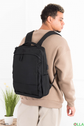 Чоловічий чорний рюкзак з текстилю.