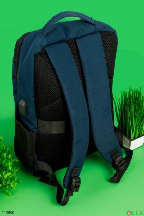 Чоловічий синій рюкзак з текстилю.