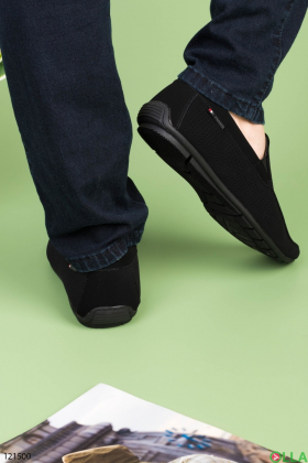 Чоловічі чорні туфлі з перфорацією
