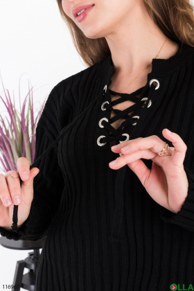 Жіночий чорний светр зі шнурівкою