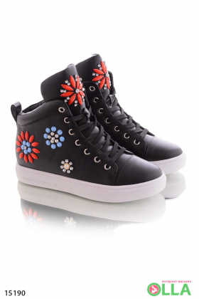 Women's slip-ons with flower-shaped beads