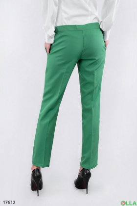 Женские стильные укороченные брюки зеленого цвета