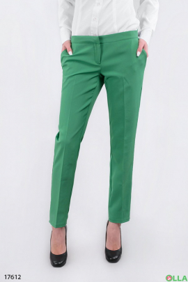 Женские стильные укороченные брюки зеленого цвета