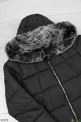 Жіноча чорна зимова куртка
