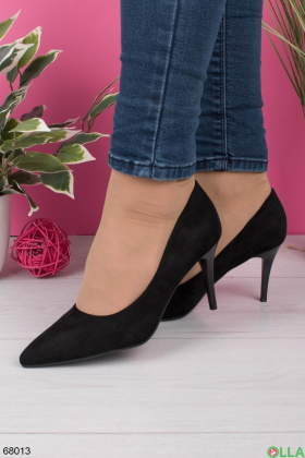 Женские черные туфли с острым носком