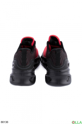 Женские черно-красные кроссовки на шнуровке