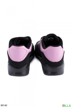 Женские черно-розовые кроссовки на шнуровке