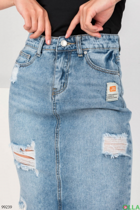 Женская джинсовая юбка с потертостями