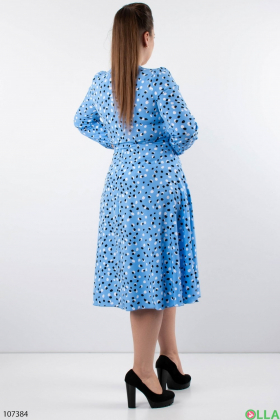 Женское голубое платье батал в горошек