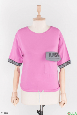 Женская розовая футболка с карманом