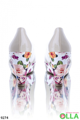 Жіночі туфлі з квіткової танкеткою