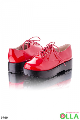 Женские красные туфли-криперы