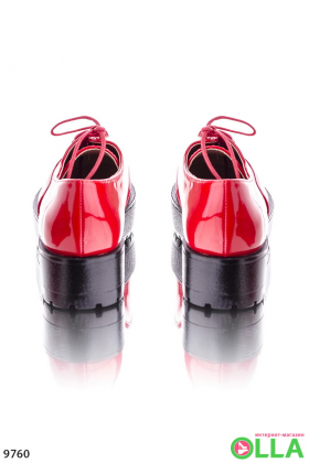 Женские красные туфли-криперы