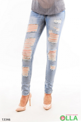 Светлые джинсы с порванностями