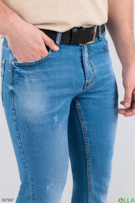 Men's blue jeans with a belt