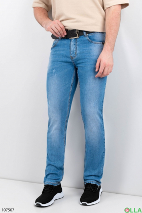 Men's blue jeans with a belt