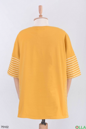 Women's orange t-shirt with a pattern