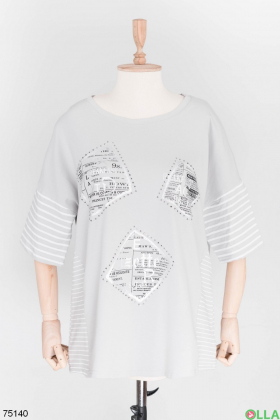 Women's gray t-shirt with a pattern