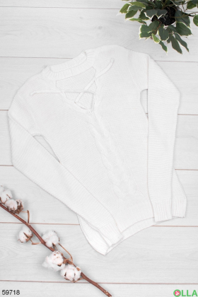 Жіночий білий светр