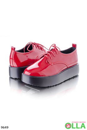 Жіночі червоні туфлі