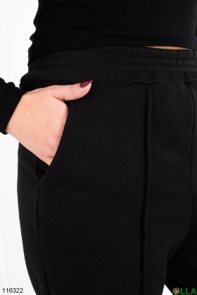 Жіночі утеплені чорні спортивні брюки батал