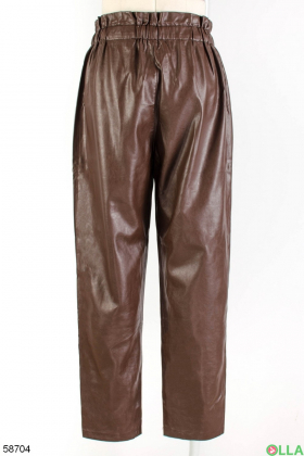 Женские коричневые брюки из эко кожи