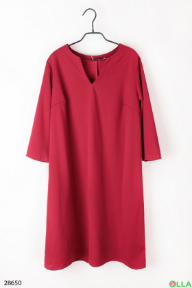 Женское платье красного цвета