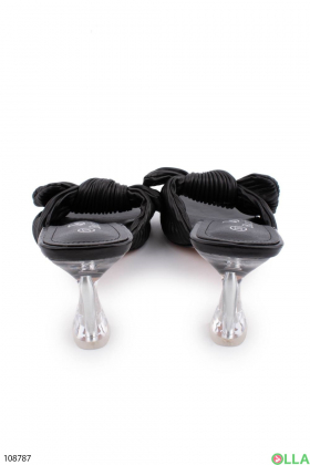 Женские черные шлепанцы на каблуке