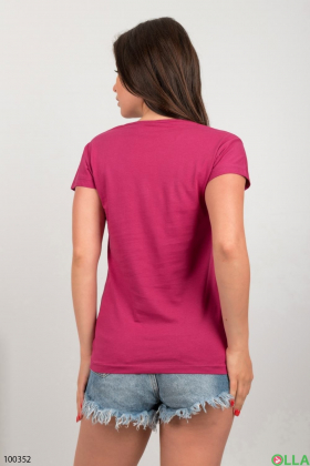Жіноча малинова футболка з написом