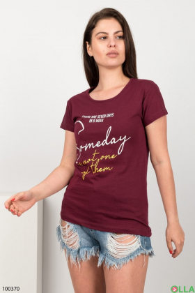 Жіноча бордова футболка з написом
