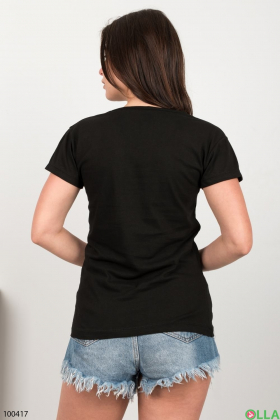 Женская черная футболка с принтом