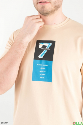 Мужская светло-бежевая футболка с принтом