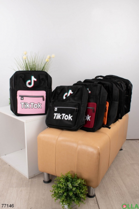 Женский черно-розовый рюкзак с принтом