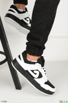 Мужские черно-белые кроссовки на шнуровке