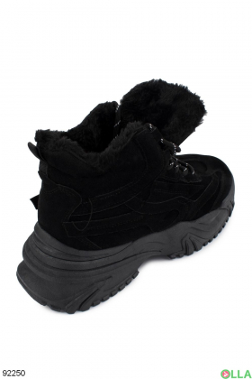 Женские зимние черные кроссовки