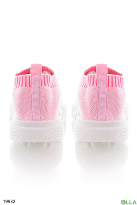 Рожеві кросівки з білою підошвою