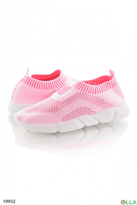 Рожеві кросівки з білою підошвою