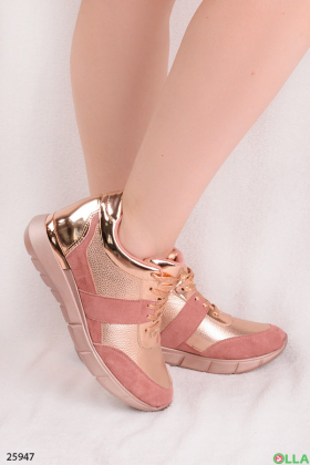 Розовые кроссовки с золотыми вставками